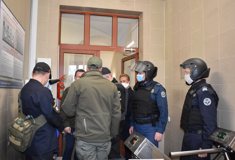 Адвокат пытался пронести в Печерский суд Киева взрывчатку