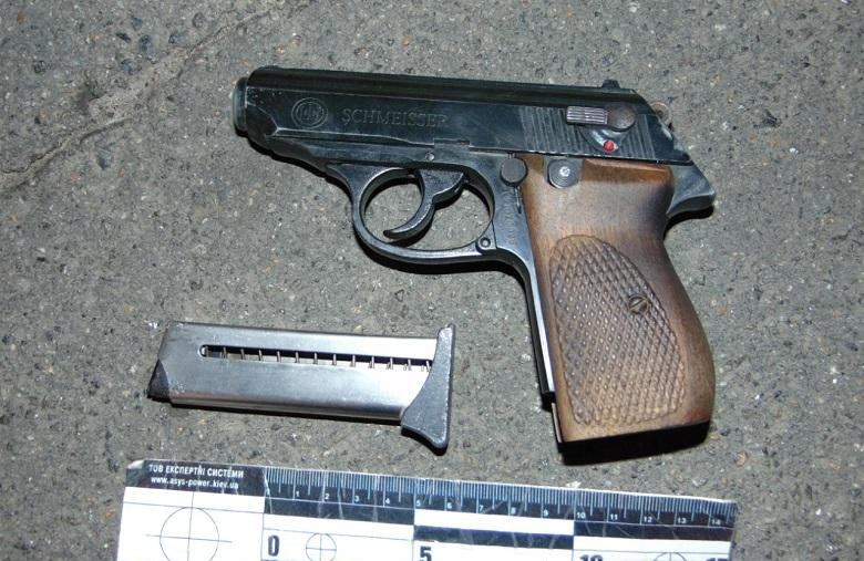 В Киеве задержали мужчину, четыре раза выстрелившего в полицейского