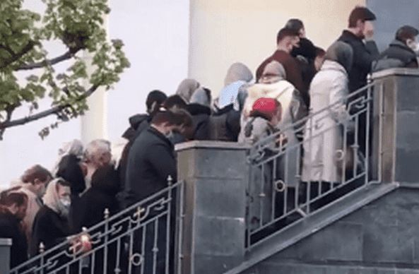 Полиция открыла уголовное производство из-за толкотни в храме