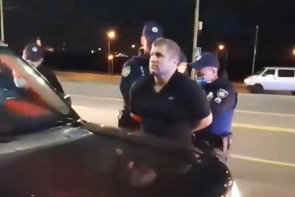 Суд освободил стрелявшего на дороге бывшего милиционера под ночной домашний арест