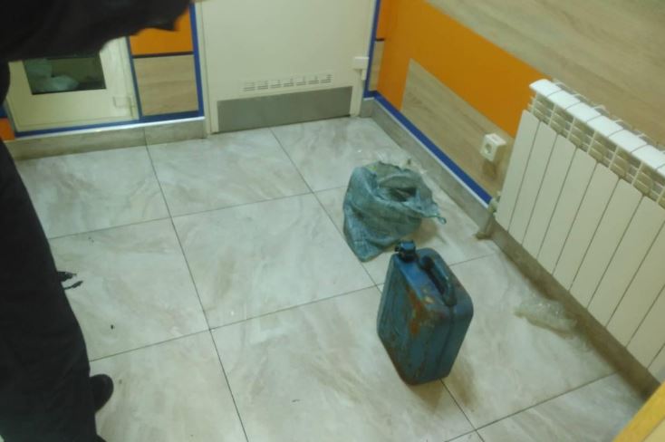 В харьковском ломбарде мужчина облился бензином и закурил сигарету