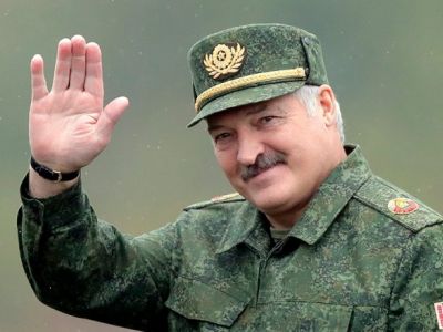 Лукашенко не боїться пандемії і проведе парад Перемоги
