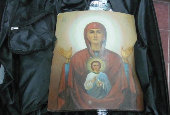 На границе задержан контрабандист, перевозивший в сумке с двойным дном древнюю икону