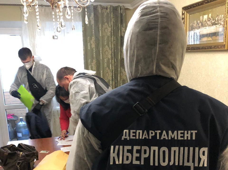 Киберполиция задержала мошенников, завладевших деньгами тысячи украинцев