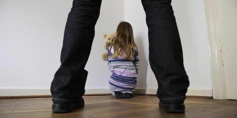 27-летний житель Кривого Рога насиловал больную 12-летнюю девочку