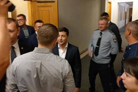 Зеленський поскаржився на журналіста, який їздить в його кортежі