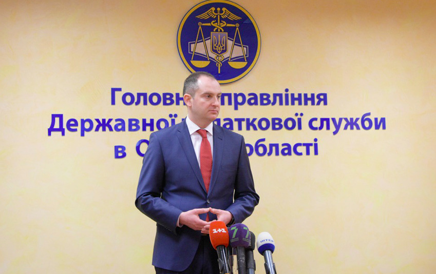У колишнього голови податкової служби СБУ провела обшук