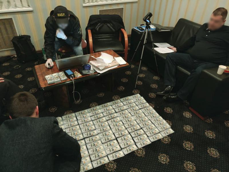 Суд оставил под стражей экс-чиновника, предлагавшего взятку главе Госрезерва