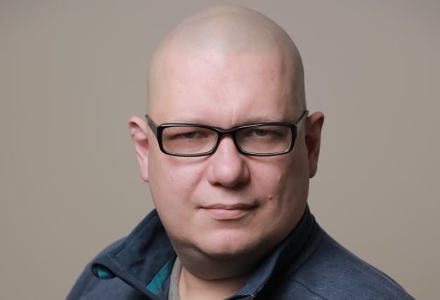 «Сейчас не 15-й год»: Шеф-редактора новостей Delo.ua полиция избивала и заковала в наручники