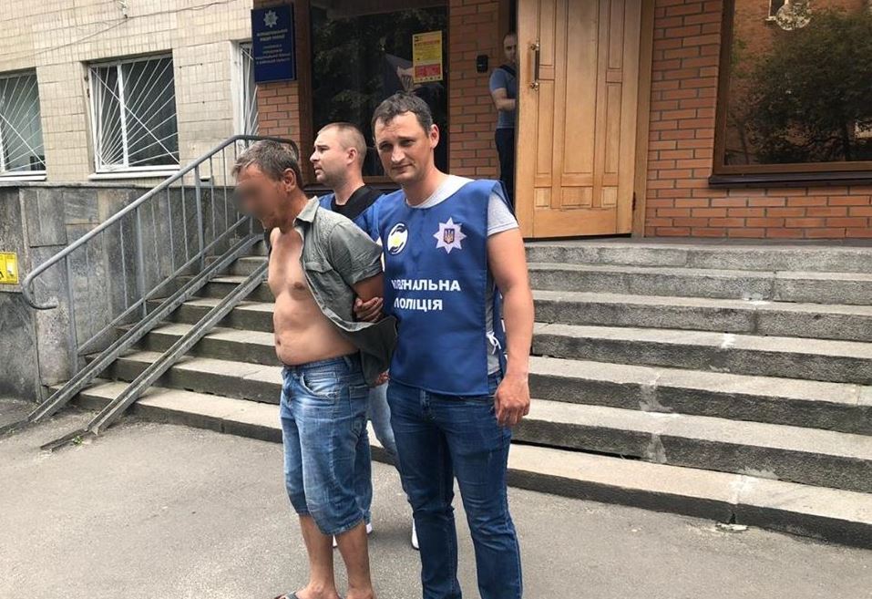 Мешал смотреть телевизор: в Белой Церкви отчим выбросил из окна 5-летнего мальчика