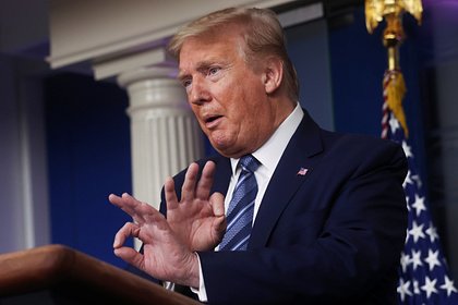 Трамп не пускає іноземців працювати в США
