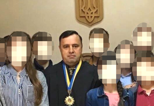 Председателя одного из закарпатских судов отстранили от должности из-за взятки