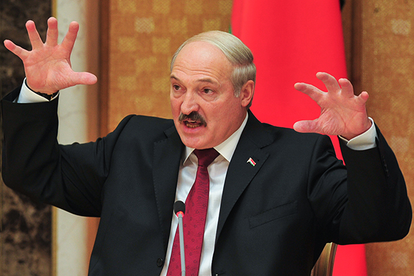 Лукашенко усуває конкурентів перед виборами президента Білорусі
