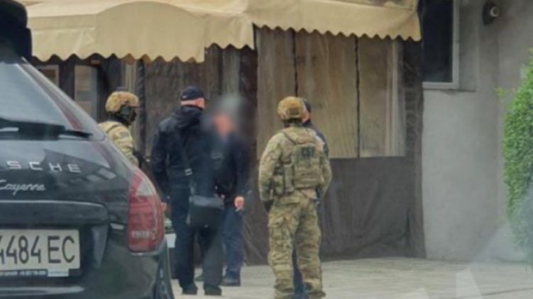 В Харькове задержали «решал», которые пытались продать должность губернатора