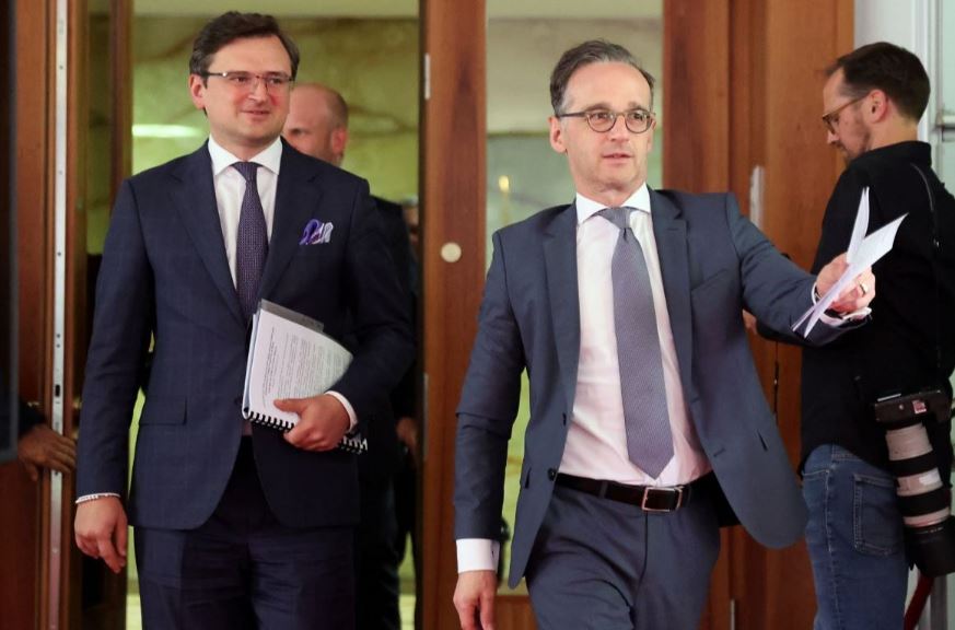 Голова українського МЗС проведе відпустку в Україні з німецьким колегою