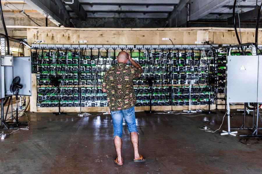 Под залог выпустят одного из полицейских, пытавших администратора майнинг-фермы