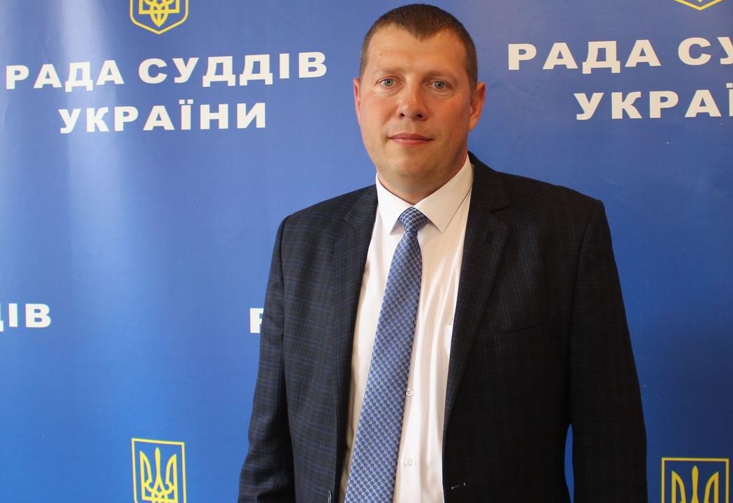 Судьи требуют скорее разрешить начислять им больше денег
