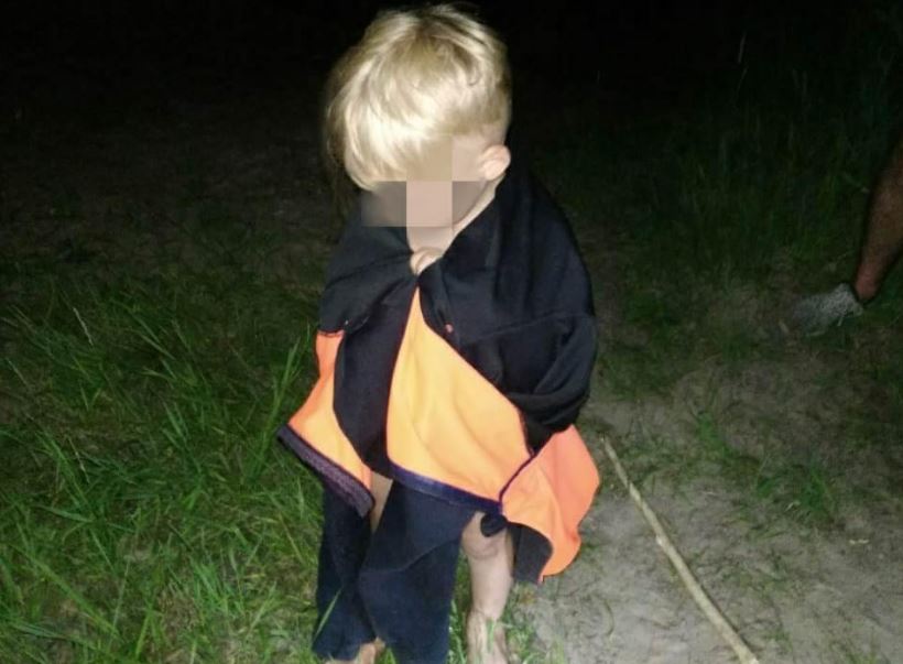 Днепропетровские полицейские среди ночи нашли в лесу двухлетнего ребенка