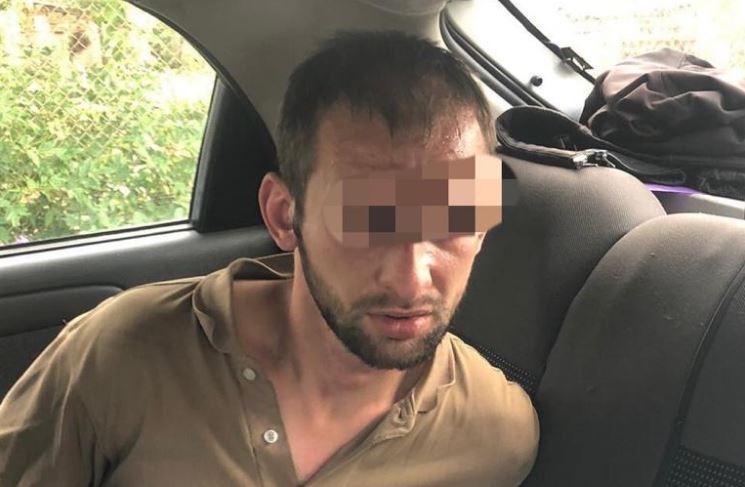 Под Киевом мужчина зарезал троих, мать убийцы в тяжелом состоянии