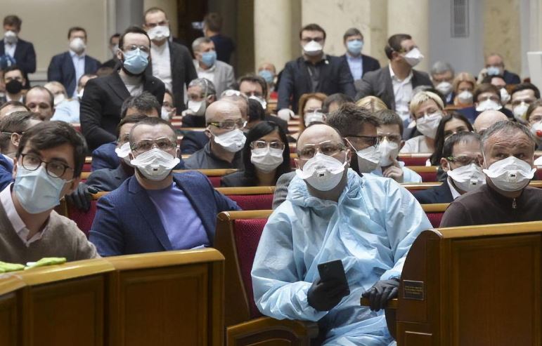 Троє депутатів Верховної Ради на лікарняному із-за коронавірусу