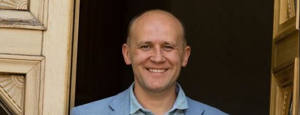 На заправке до потери сознания избили народного депутата, полиция бездействует