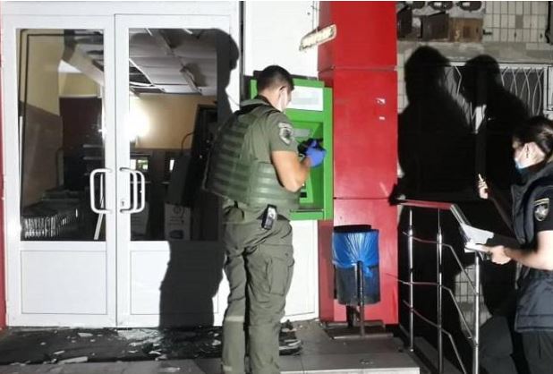 В Киеве ночью взорвали банкомат – похищено более миллиона гривен