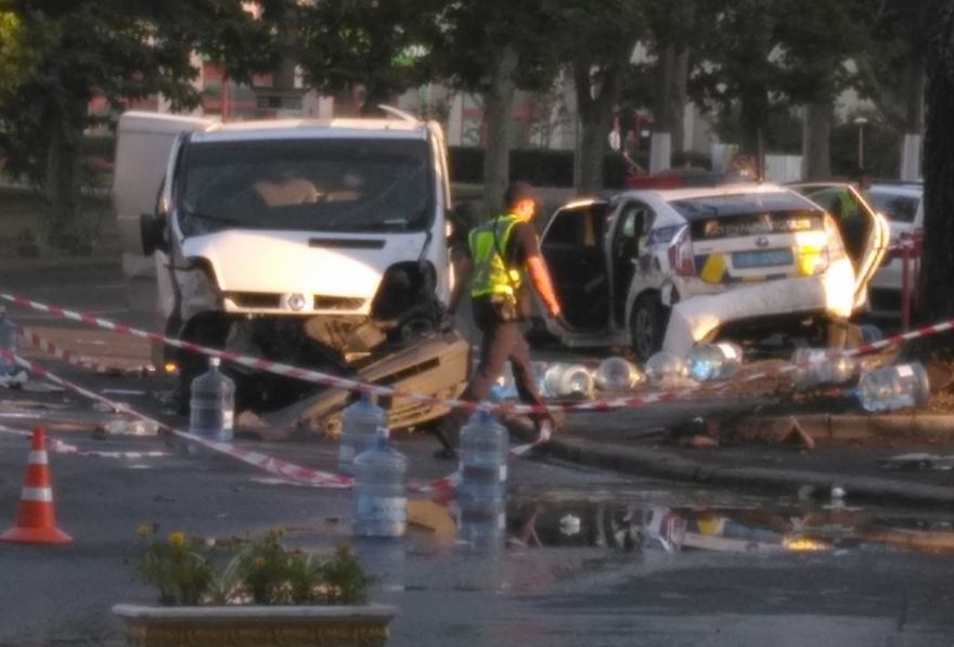 В Одессе двое полицейских попали в больницу, спеша на помощь самоубийце