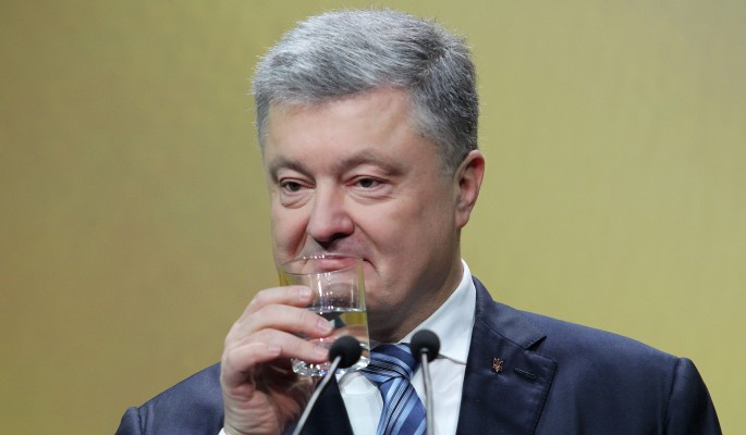 Справу Порошенка розтягнули до місцевих виборів
