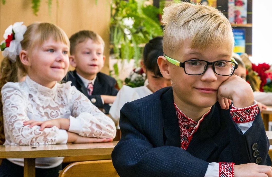 Зеленський сумнівається, що школярі з вересня продовжать дистанційне навчання