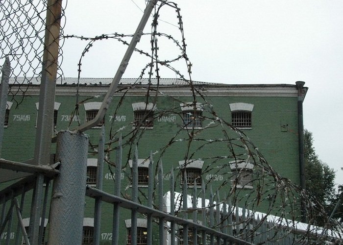 В Черниговском СИЗО двое подростков напали на охранника и пытались совершить побег