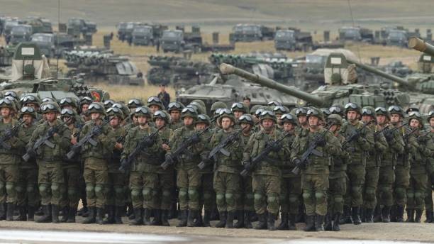 Українська розвідка відмічає нарощування Росією сил на кордоні