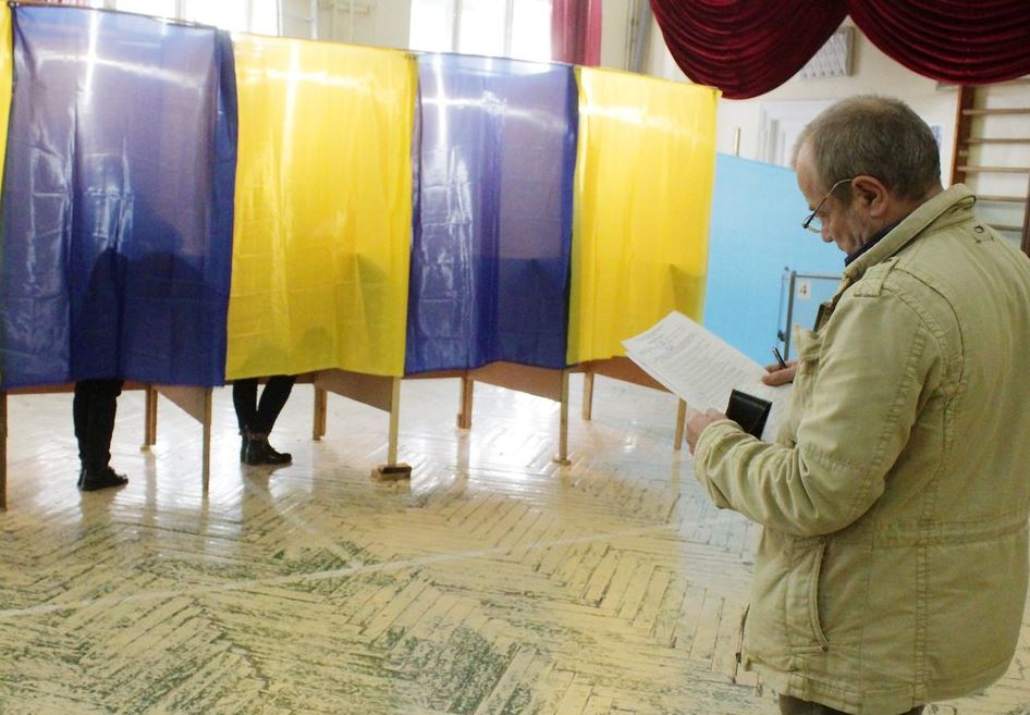 На местных выборах в городах кандидаты обязаны идти от партий