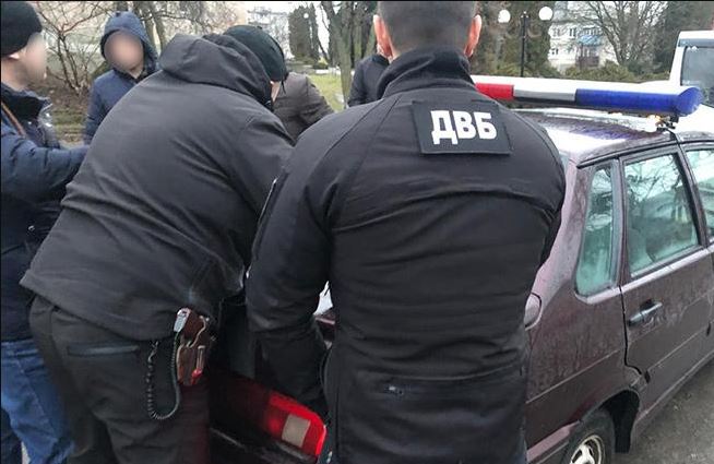 На Тернопольщине полицейский начальник приговорен к штрафу за взятку