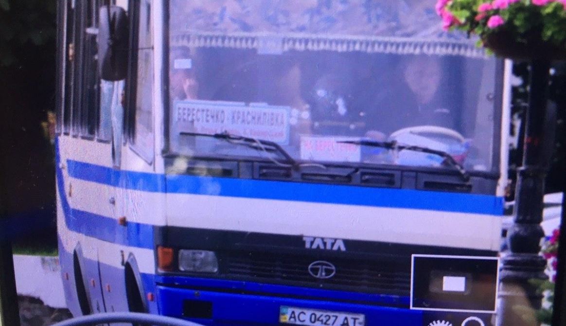 У Луцьку озброєний чоловік захопив автобус з 20 заручниками (Оновлюється)