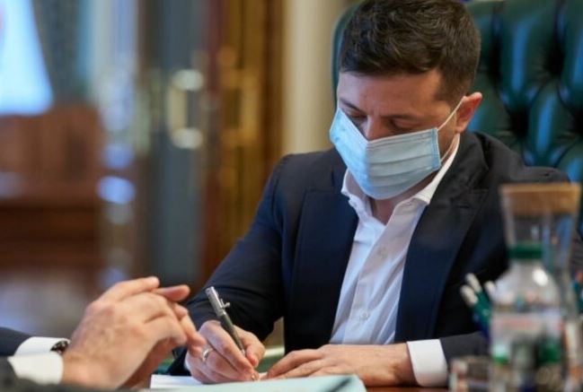 Зеленський звільнив послів Італії і Румунії