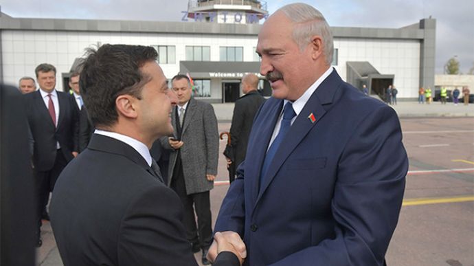 Лукашенко доручив дипломатам попередити Зеленського про відповідальність