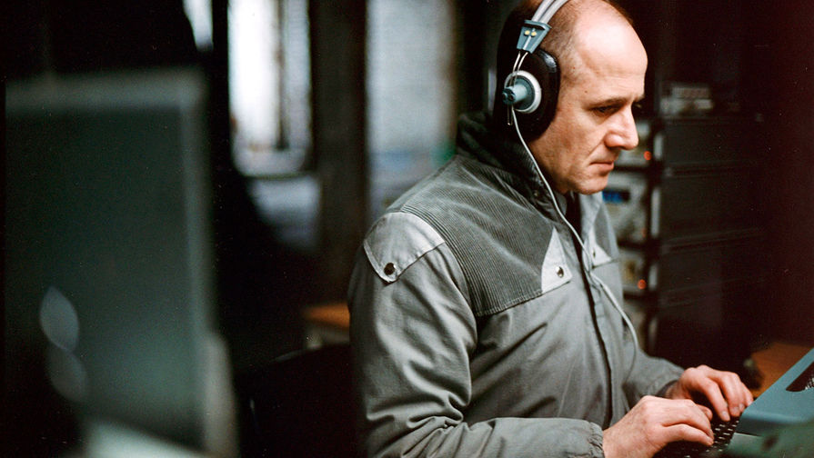 Полковник СБУ прослушивал чужие телефоны за деньги