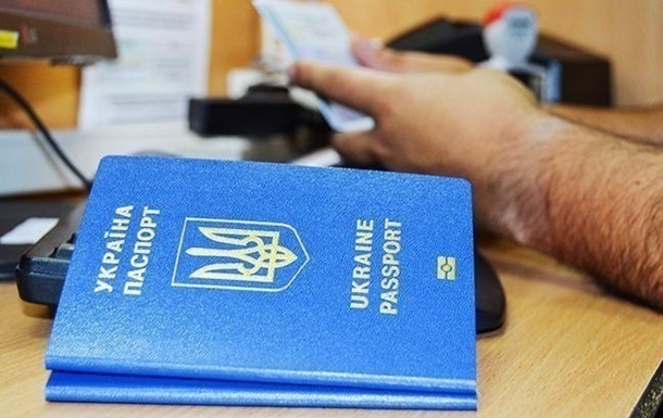 Для выезда в Беларусь украинцам понадобится загранпаспорт