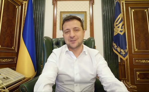 Зеленский пообещал украинцам по 8000 гривен помощи и освобождение от налогов