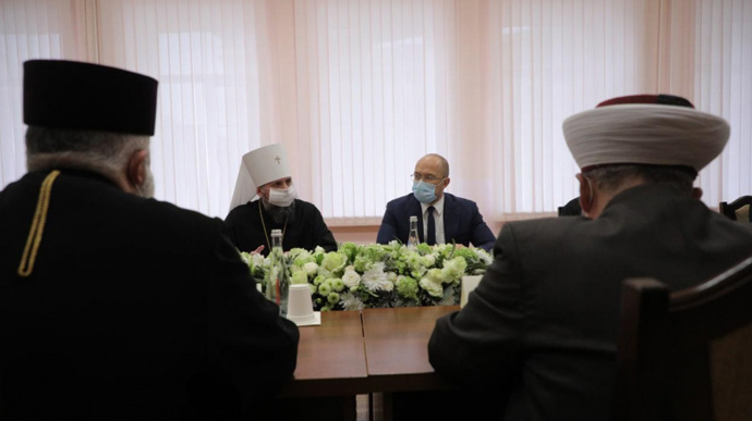 В Украине хотят ограничить число людей в храмах во время религиозных зимних праздников