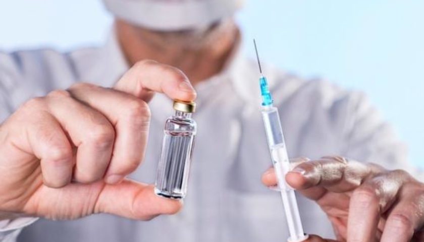 В США обещают способствовать поставкам вакцины в Украину