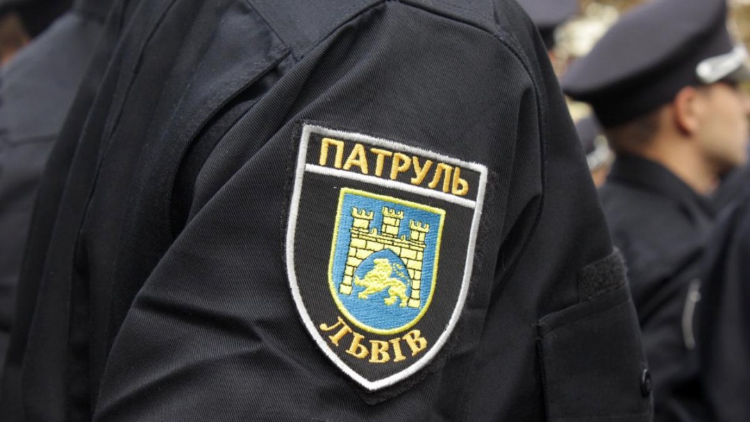 Полицейских, устроивших драку в центре Львова, уволили из органов