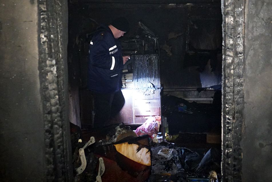Поліція з'ясовує, як загинули троє дітей, поки мати ходила в магазин