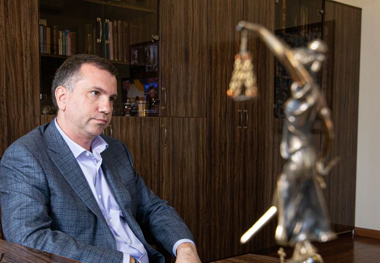 Объявленный в розыск глава ОАСК Вовк на самоизоляции из-за коронавируса