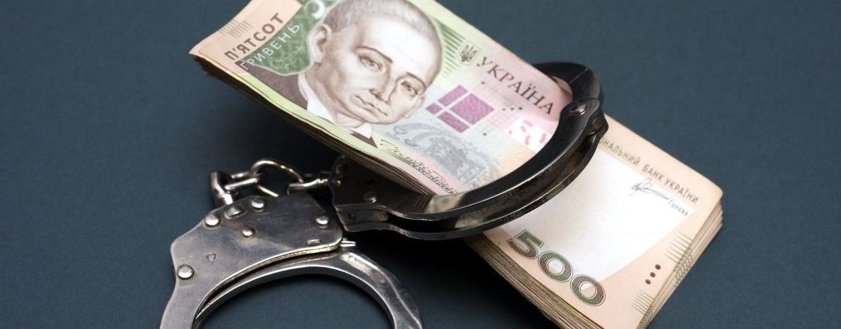 Кримінальна арифметика: 15 років в'язниці на трьох отримали поліцейські за хабар у 5 тисяч гривень