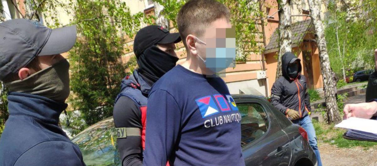Рівненського чиновника, двічі отримав хабар, залишили на волі