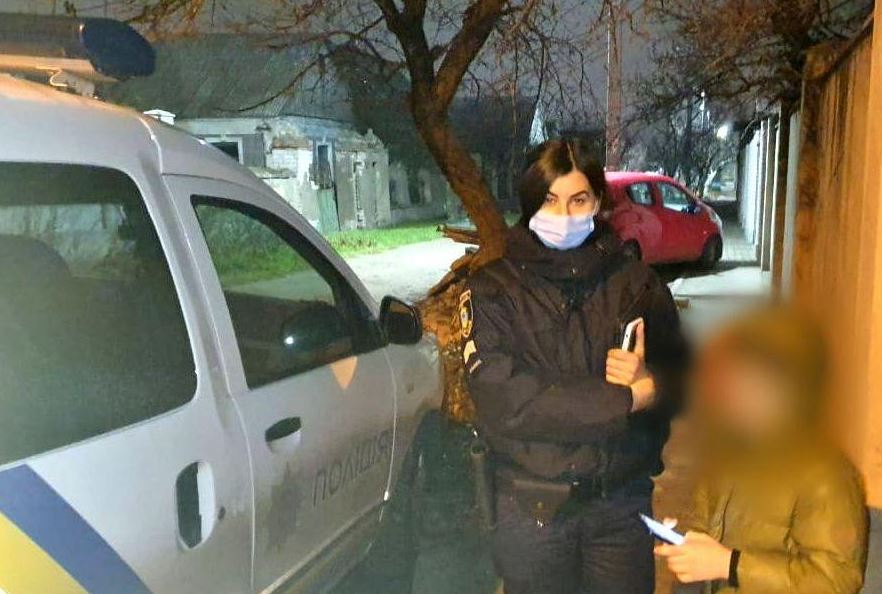 В Херсоне 6-летний мальчик вызвал полицию, потому что ему было страшно одному дома