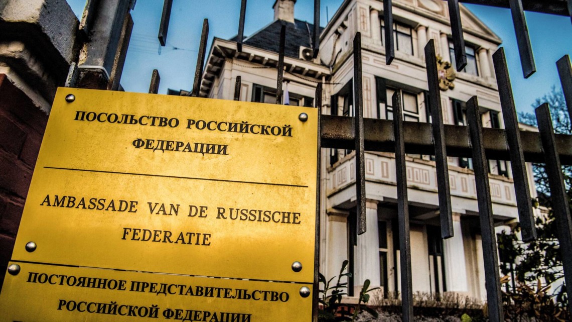 Нидерланды обвинили двух российских дипломатов в шпионаже