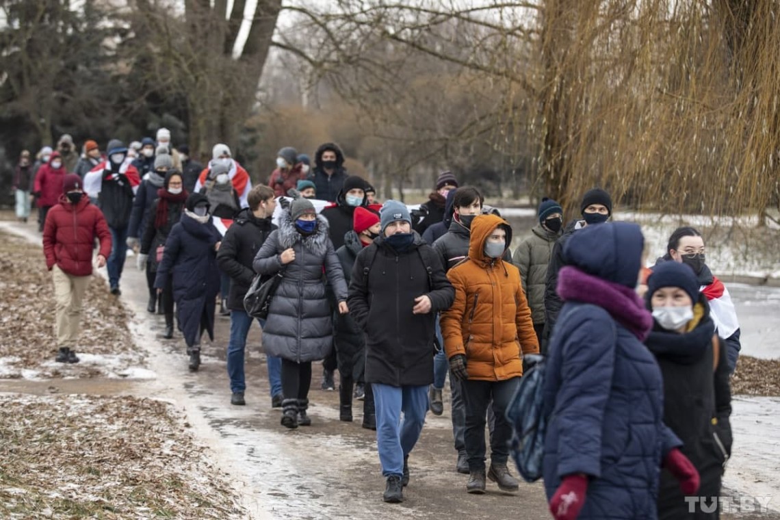 Во время протестов в Беларуси силовики задержали около 300 человек