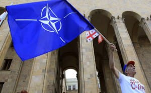 Експертна доповідь про майбутнє НАТО радить поглибити відносини з Україною і Грузією